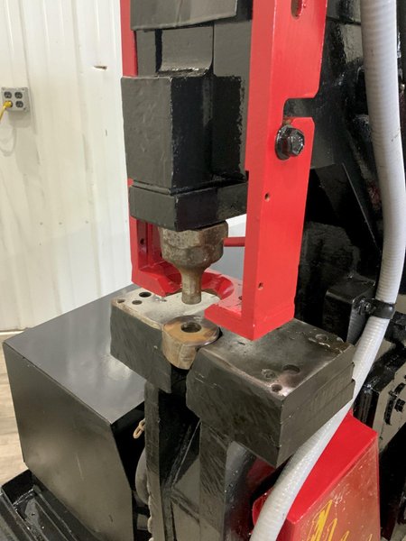 100 TON EDWARDS JAWS IV HYDRAULIC IRONWORKER: STOCK #80687