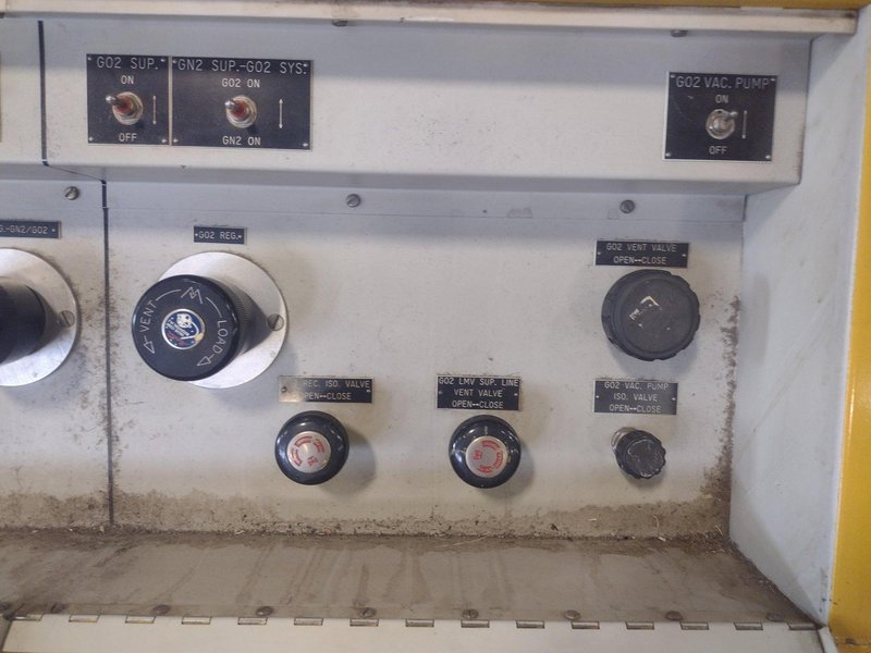 KAHN MODEL #310013 GAS REACTANT TEST CONSOLE BENCH &amp; CONTROL UNIT: STOCK #16723