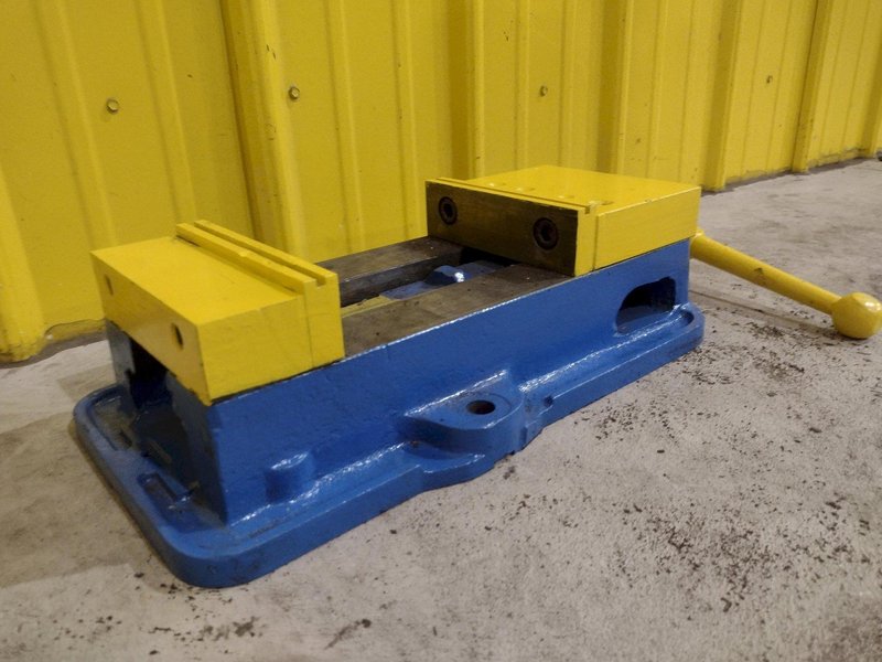 6&quot; KURT MODEL #D675 PRECISION MACHINE VISE W/ SWIVEL HANDLE: STOCK #23447