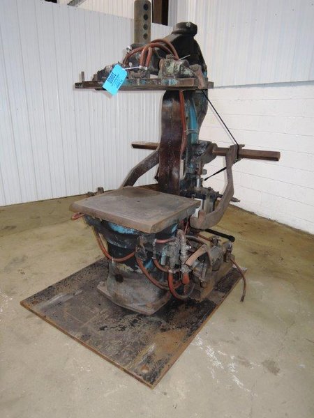 Osborn model 3161-12 rotolift molding machine s/n 14887-f without matchplate handler (this machine was removed from service)