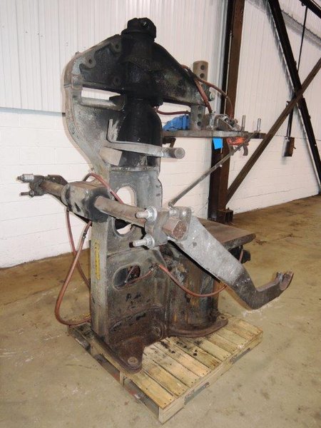 Osborn model 3161-12 rotolift molding machine s/n 14887-g without matchplate handler