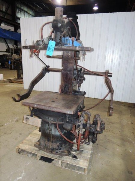 Osborn model 3161-12 rotolift molding machine s/n 14887-g without matchplate handler