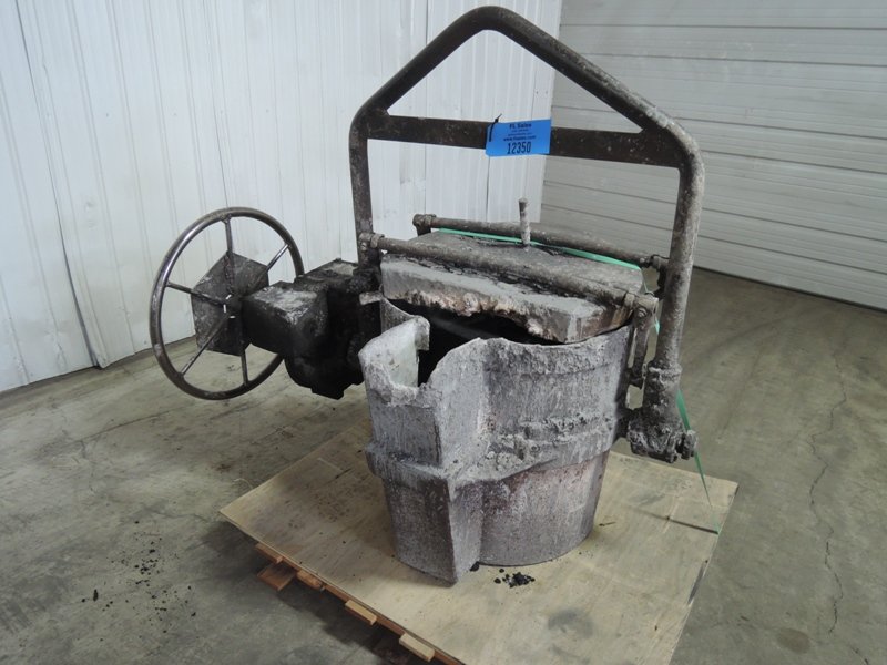 MODERN LIP POUR LADLE 27&quot; X 27&quot;  GEARED TYPE C GEAR BOX