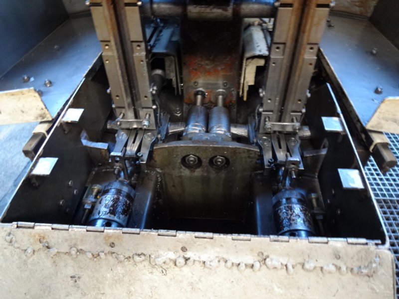 Shimazu Model Super 3-F Twin Spindle Nut Tapper