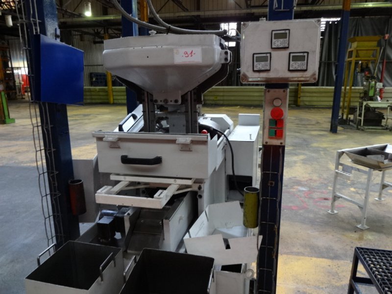 Shimazu Model Super 3-F Twin Spindle Nut Tapper