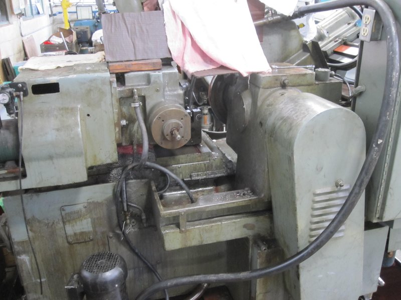 Cincinnatti Model Cinco 15 Centerless Grinder 