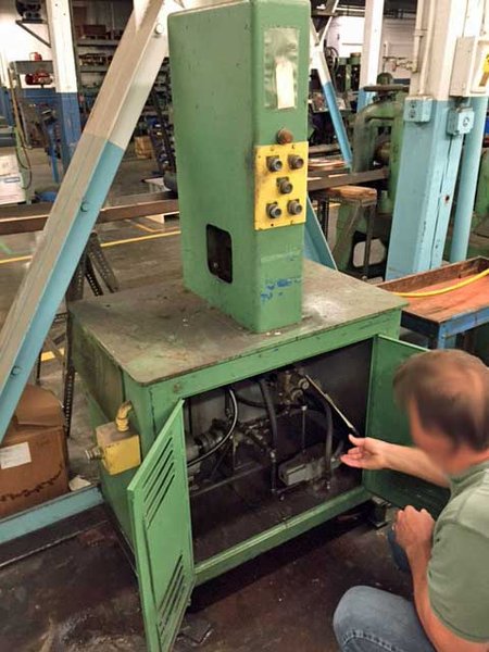 HYDRAULIC SCRAP SHEAR FOR 1" (25.4mm) DIAMETER
COPPER ROD (12949)