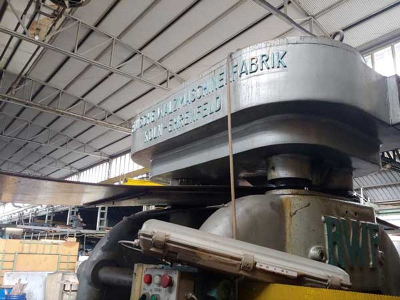 8 21/32&quot;(220mm) X 16&quot;(400mm) X 22 13/16&quot;(580mm) RWF
6 HIGH CLUSTER MILL (13522)
