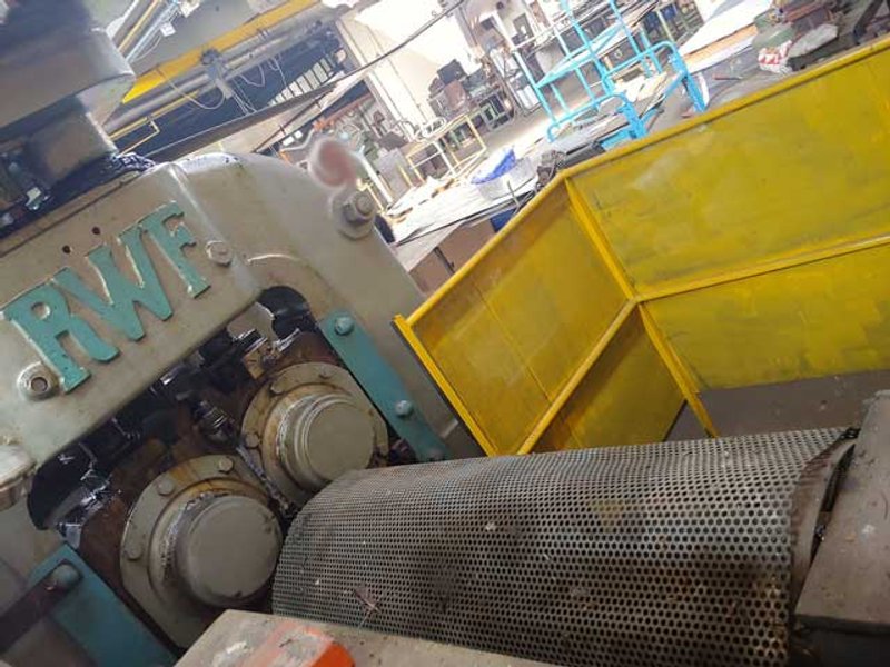 8 21/32&quot;(220mm) X 16&quot;(400mm) X 22 13/16&quot;(580mm) RWF
6 HIGH CLUSTER MILL (13522)