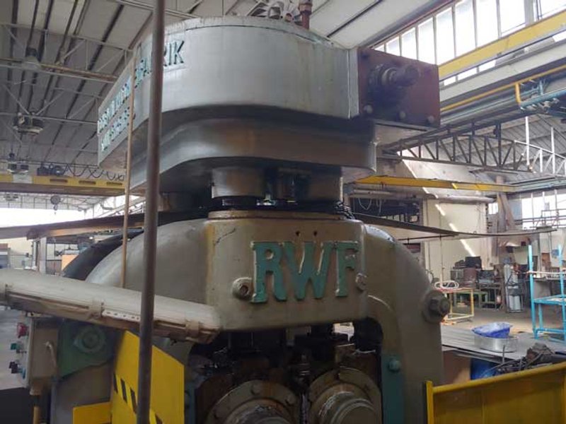 8 21/32&quot;(220mm) X 16&quot;(400mm) X 22 13/16&quot;(580mm) RWF
6 HIGH CLUSTER MILL (13522)
