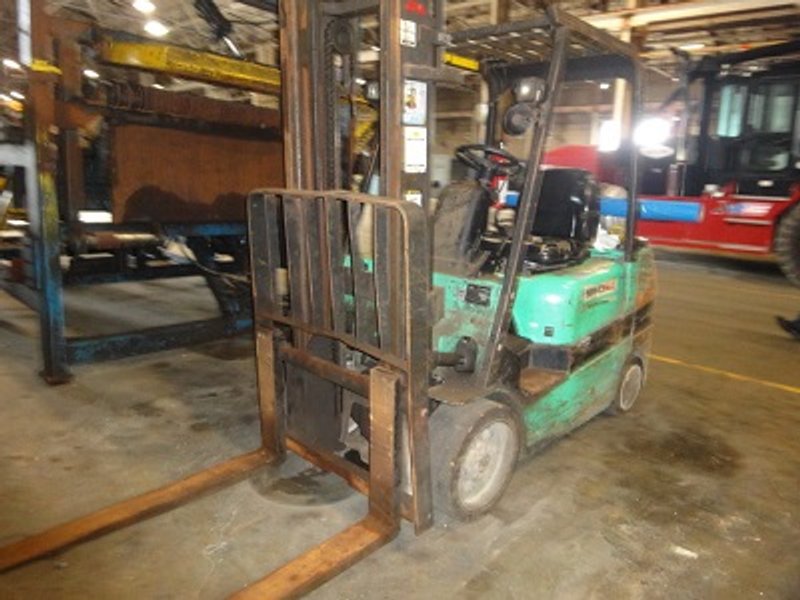6,000 LBS.  MITSUBISHI FORK LIFT TRUCK