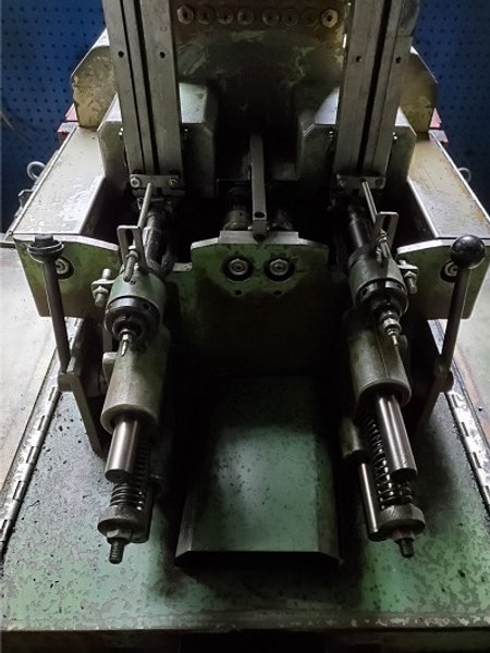 3/8&quot; SHIMAZU # 3NF TWO SPINDLE NUT TAPPER