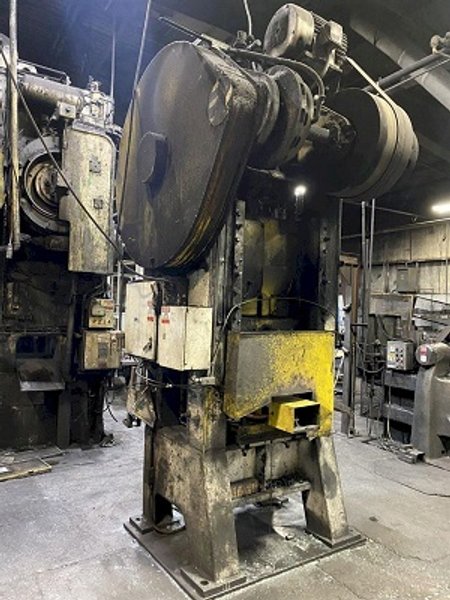150 TON ERIE # S1-150-27-33 SSSC TRIM PRESS