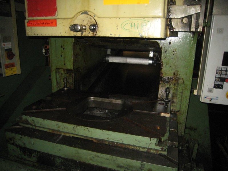 150 Ton IWK OBI PRESS, MODEL PEKRON-150-Z, 7.8" STR, 22" SH, 39" X 24.8" BA , 40 SPM