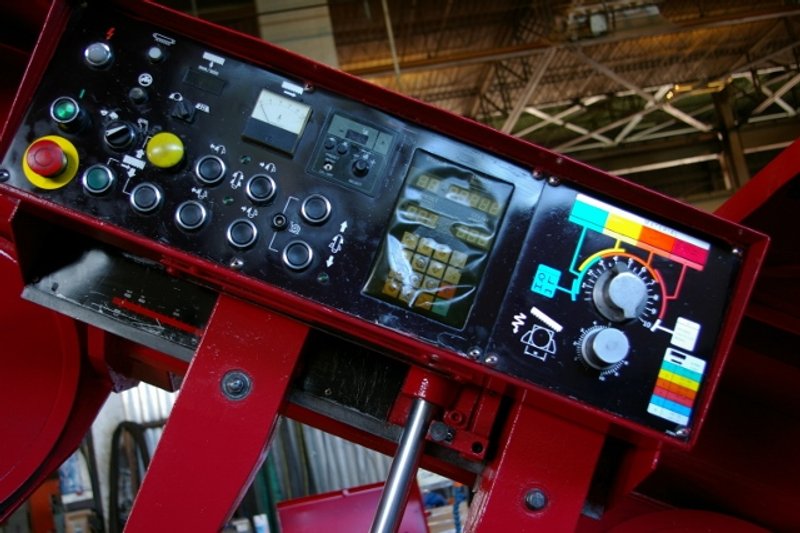 16" X 16" AMADA MODEL HFA-400W HYDRAULIC BAND SAW