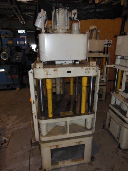 40 TON FISHER DYNAMIC UP ACTING 4 POST PRESS, 14" STR, 19" DLO, 28" X 28" BA