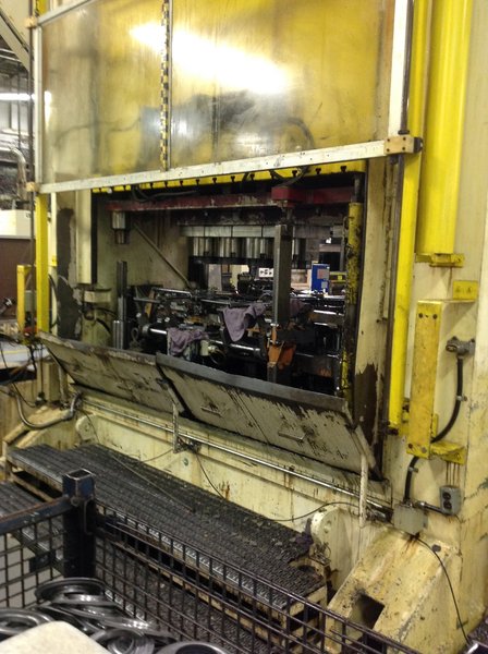 600 TON BLOW STRAIGHT SIDE DOUBLE CRANK PRESS, MODEL SC2-600-96-48, 16" STR, 10" ADJ, 36" SH, 96" X 48" BA, 14-28 SPM VARI-SPEED, 1985