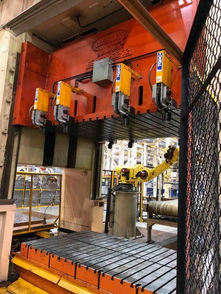 DANLY TANDEM PRESS LINE, (1) 2500/1300 TON DBL ACTION PRESS 156" LR X 102" BA, (2) 500 TON SSDC PRESSES 36" STR, 64" SH, 132" LR X 72" BA , (2) 300 TON SSDC PRESSES, 36" STR, 64" SH, 132" LR X 72" BA, ROLLING BOLSTERS