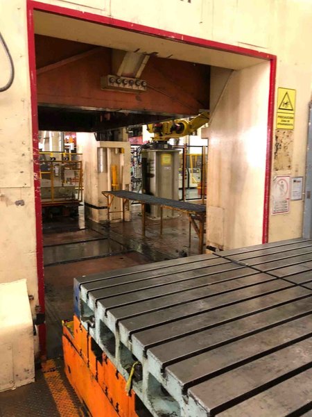 DANLY TANDEM PRESS LINE, (1) 2500/1300 TON DBL ACTION PRESS 156" LR X 102" BA, (2) 500 TON SSDC PRESSES 36" STR, 64" SH, 132" LR X 72" BA , (2) 300 TON SSDC PRESSES, 36" STR, 64" SH, 132" LR X 72" BA, ROLLING BOLSTERS