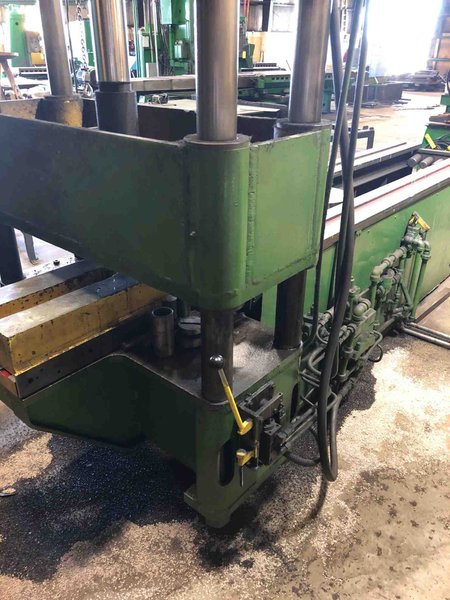 60 TON 4 POST HYDRAULIC STRAIGHTENING PRESS, 42" LR X 18" FB TABLE, 117" PNEUMATIC RUN OUT TABLE, 