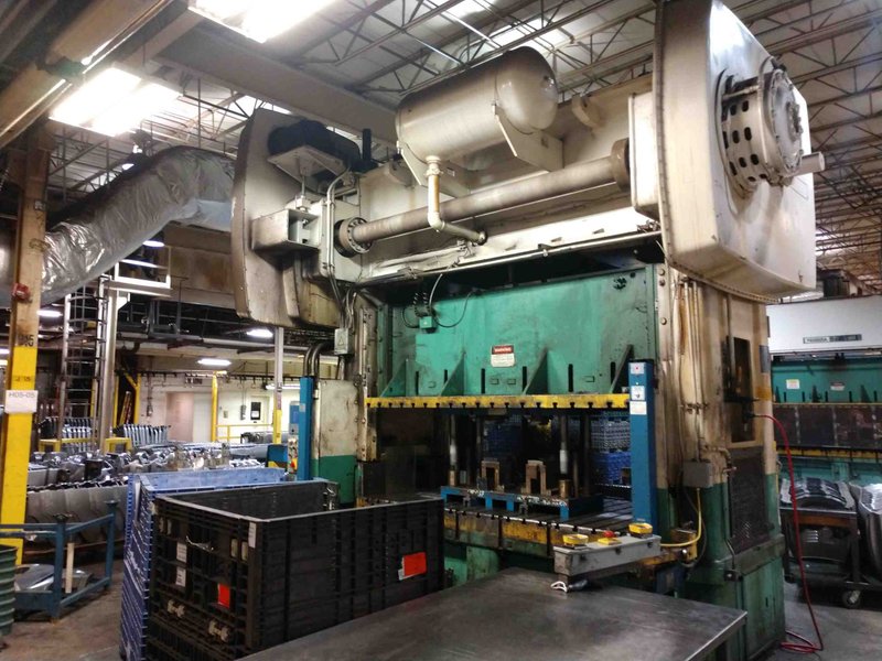 250 TON NIAGARA STRAIGHT SIDE DOUBLE CRANK PRESS, MODEL SC2-250, 12" STR, 30" SH, 11" ADJ, 120" LR X 60" FB BA, 20-40 SPM VARI, (3) 34 T CUSHIONS, 1988, Updated Controls