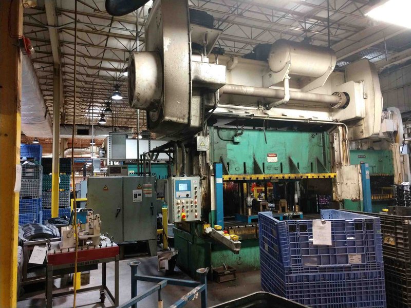 250 TON NIAGARA STRAIGHT SIDE DOUBLE CRANK PRESS, MODEL SC2-250, 12" STR, 30" SH, 11" ADJ, 120" LR X 60" FB BA, 20-40 SPM VARI, (3) 34 T CUSHIONS, 1988, Updated Controls