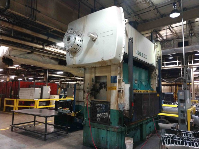 250 TON NIAGARA STRAIGHT SIDE DOUBLE CRANK PRESS, MODEL SC2-250, 12" STR, 30" SH, 11" ADJ, 120" LR X 60" FB BA, 20-40 SPM VARI, (3) 34 T CUSHIONS, 1988, Updated Controls