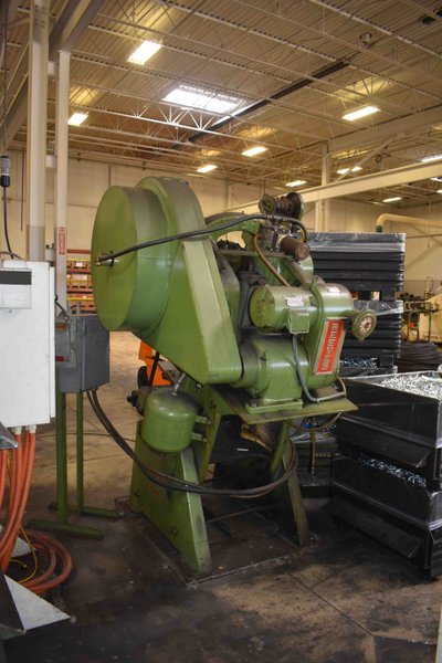 60 TON FEDERAL OBI PRESS, MODEL NO. 5, 4" STR, 12.25 SH, 2.50" ADJ, 29.50" LR X 18.50" FB BED, 90 SPM