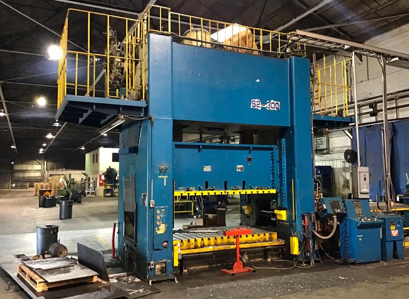 330 TON STAMTEC STRAIGHT SIDE PRESS, MODEL S2-330, 10" STR, 37" SH, 8" ADJ, 98" LR X 48" FB BED, 30-60 SPM VARI, 2001