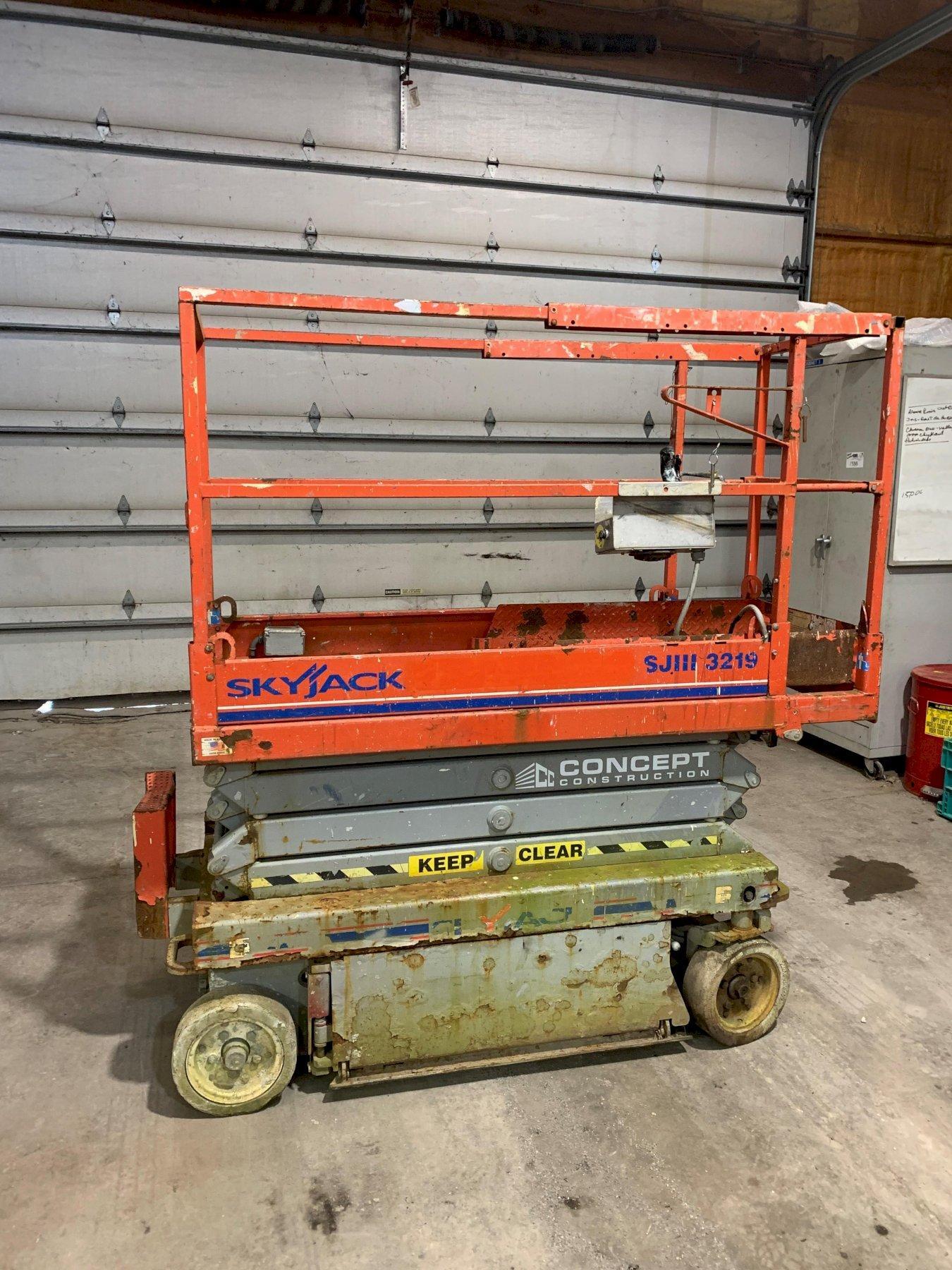 1 - PREOWNED SKYJACK ELECTRIC ROUGH TERRAIN SCISSOR LIFT, MODEL #: SJ III - 3219, S/N: 22003088