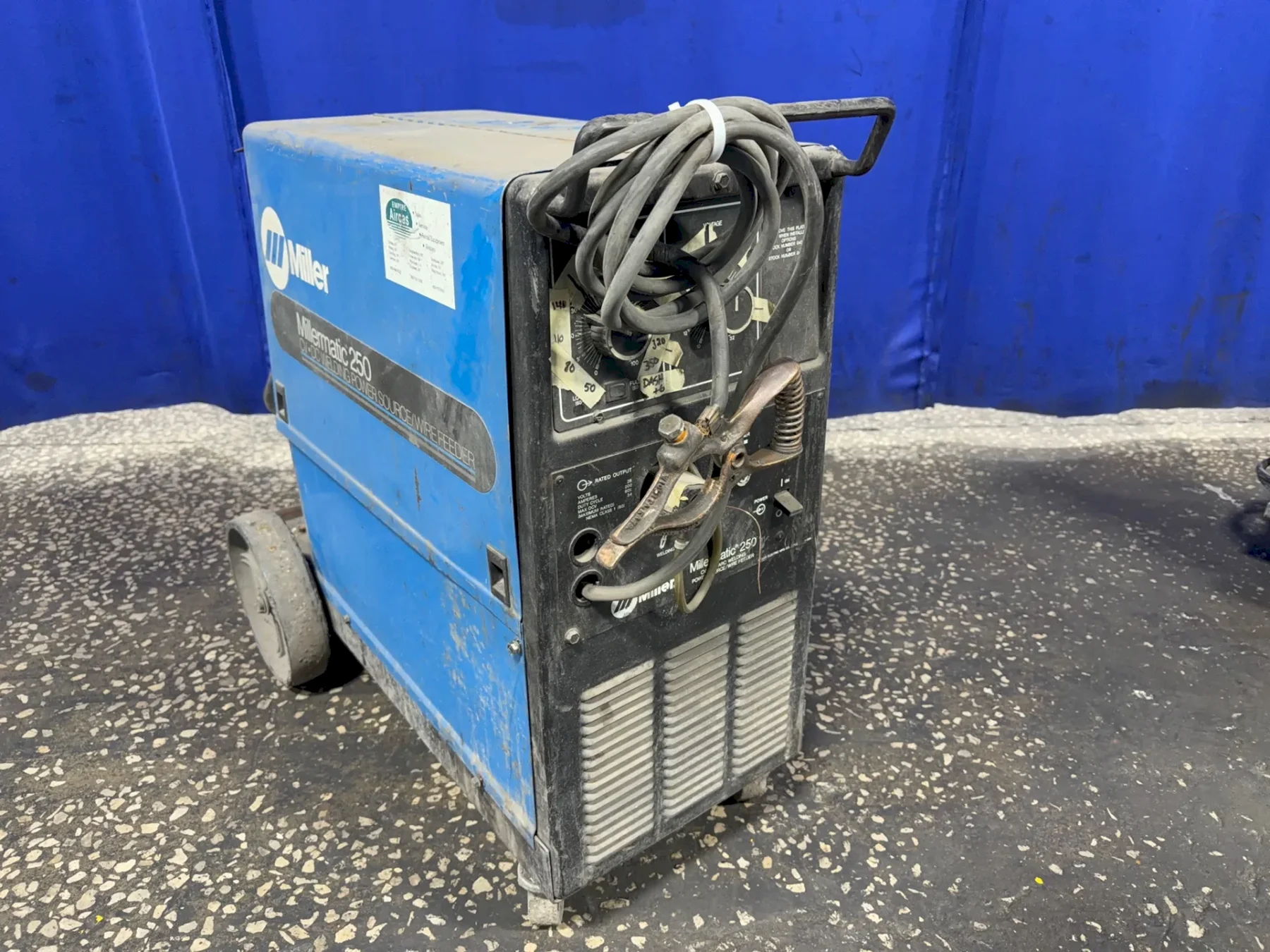 MILLER 200 AMP WELDER   -  MILLERMATIC 250