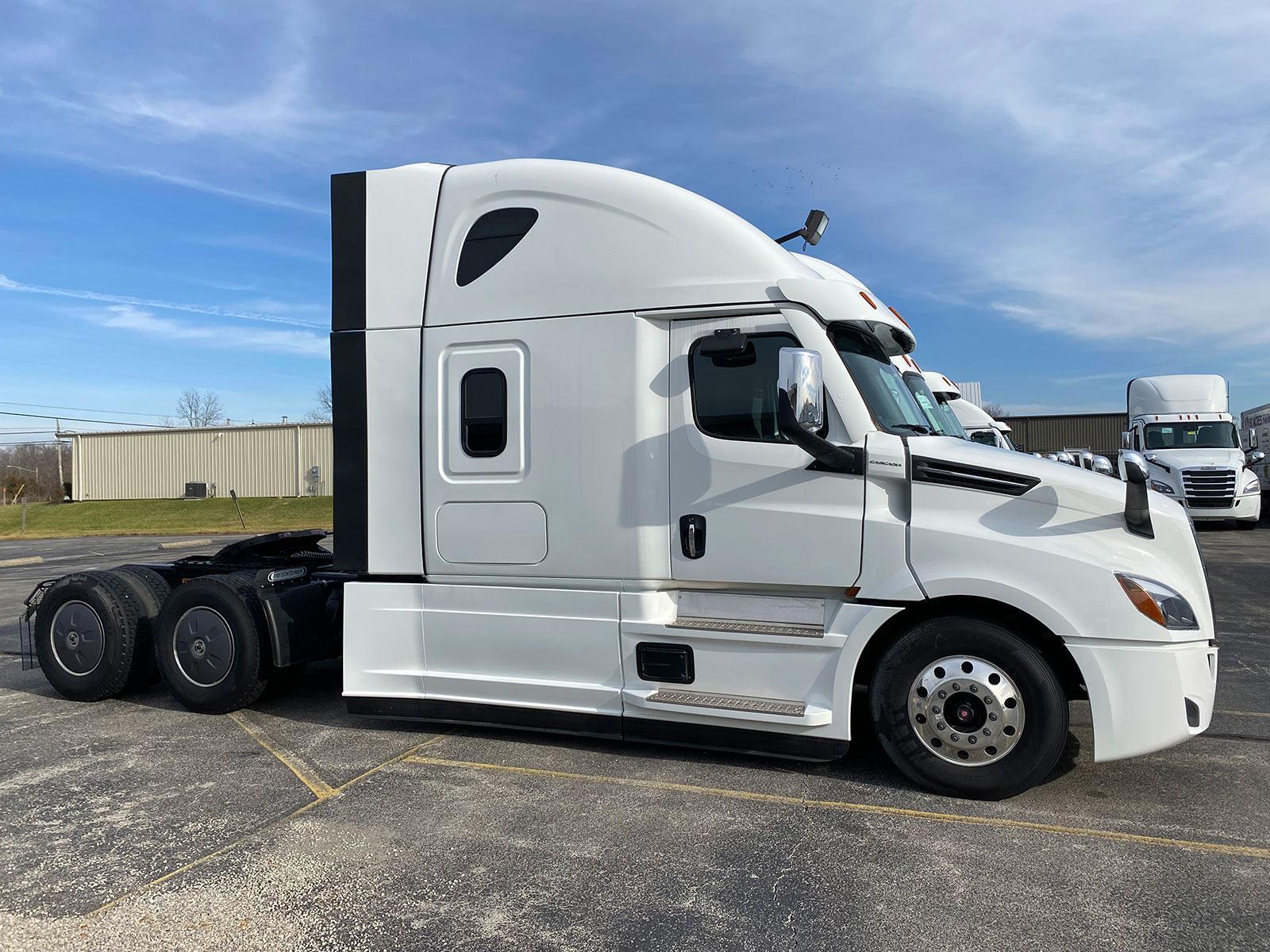 Freightliner Calypso Sleeper Truck Deluxe