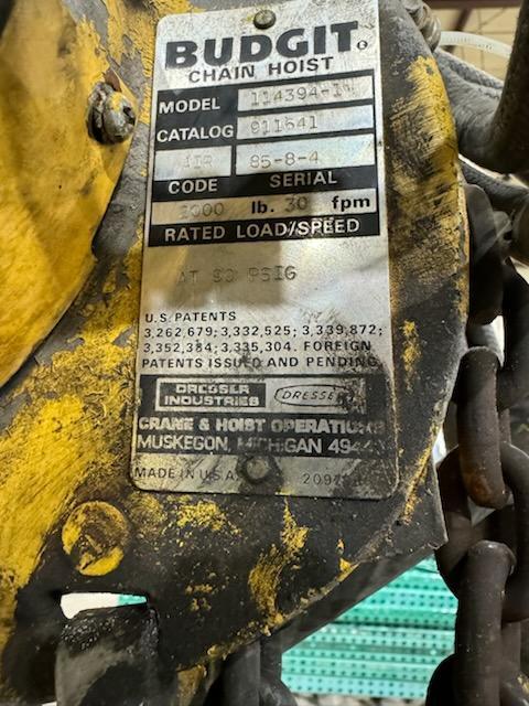 1 - PREOWNED BUDGIT 1-TON CHAIN AIR HOIST, MODEL #: 114394-1, S/N: 85-8-4