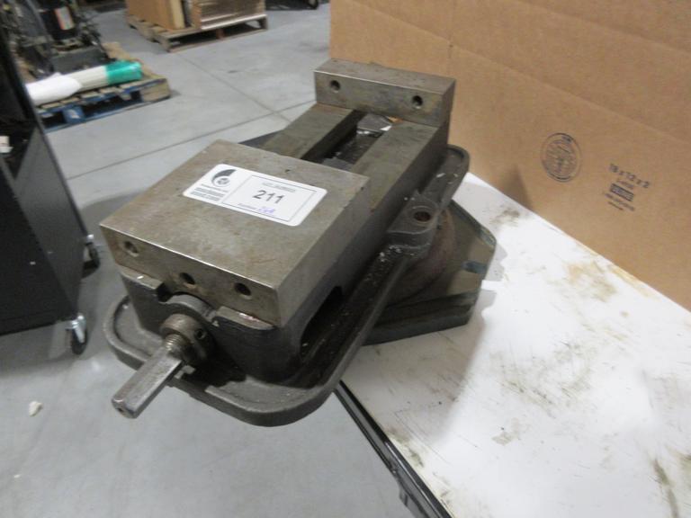 Kurt D-60 6" Machine Vice w/ Swivel Base- Auction Item