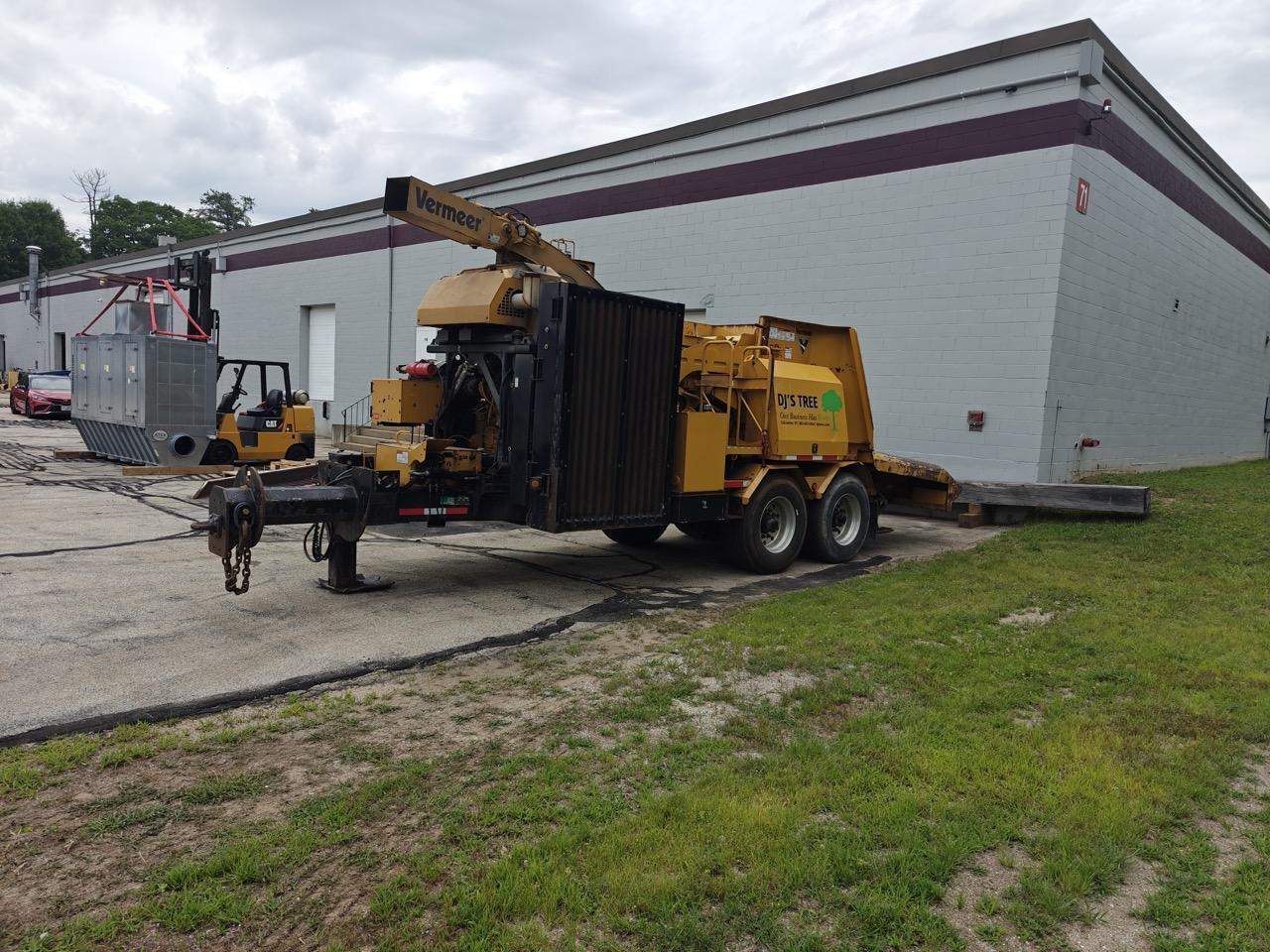 Vermeer WC2300XL Whole Tree Chipper, 2022 – 440 HP CAT C13, 23” Capacity, Towable Forestry Wood Chipper