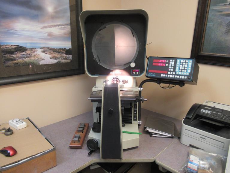 Deltronics DH214-MP 14" Optical Comparator with MPC-5 2-Axis DRO, LED Screen Angle Display, Surface & Profile Illumination- Auction Item