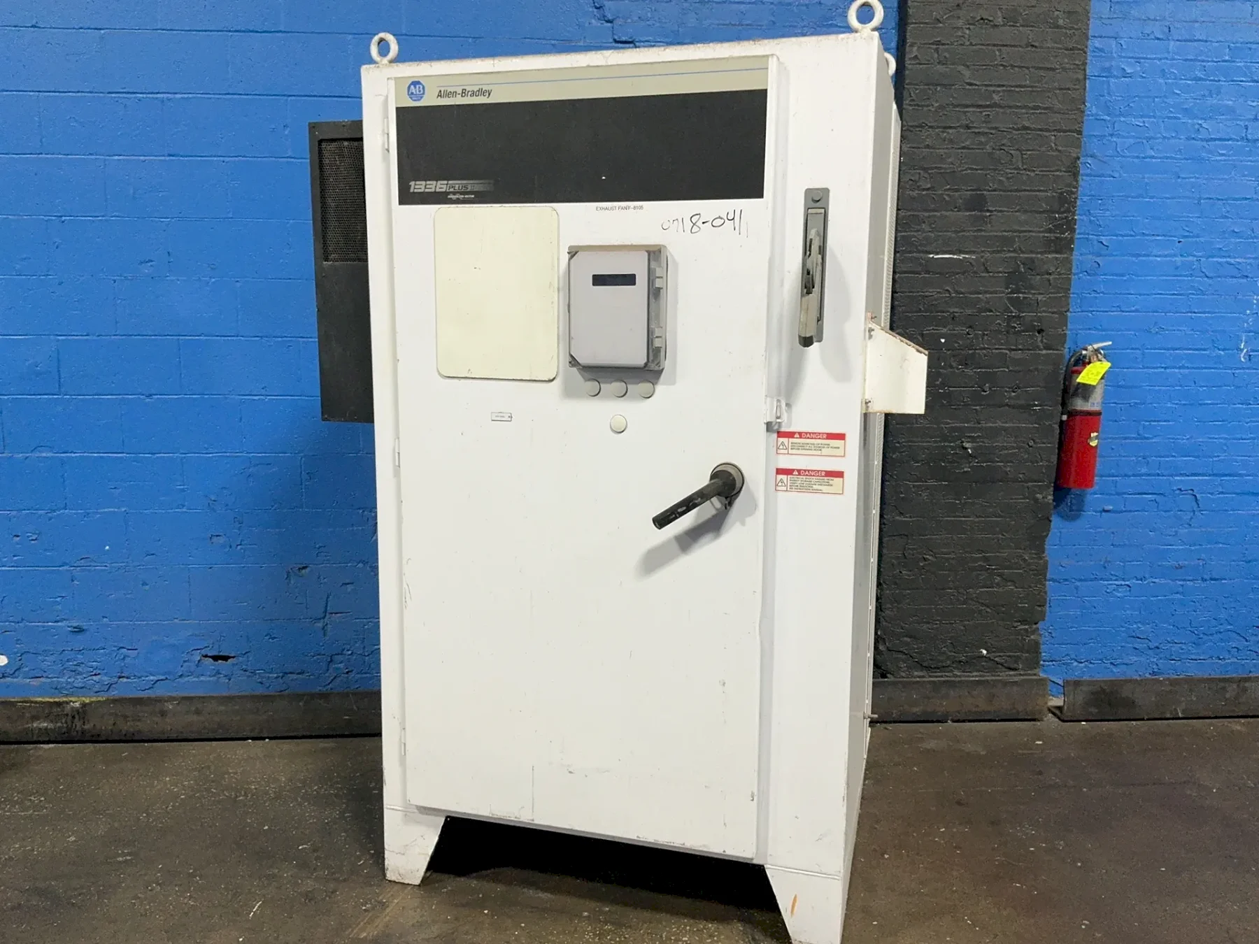 ALLEN-BRADLEY 1336 PLUS II SENSORLESS VECTOR VARIABLE FREQUENCY DRIVE  -  1336F-BP300-AN-EN909-L6-NCM-MX909
