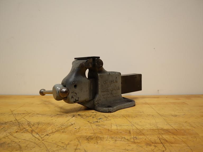 REED Bench Vise 104R, 4" Wide Jaws- Auction Item