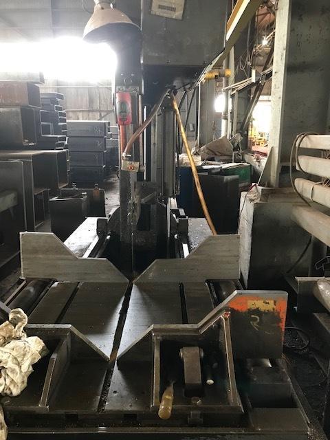 20" X 24" HEM V130HM VERTICAL SAW