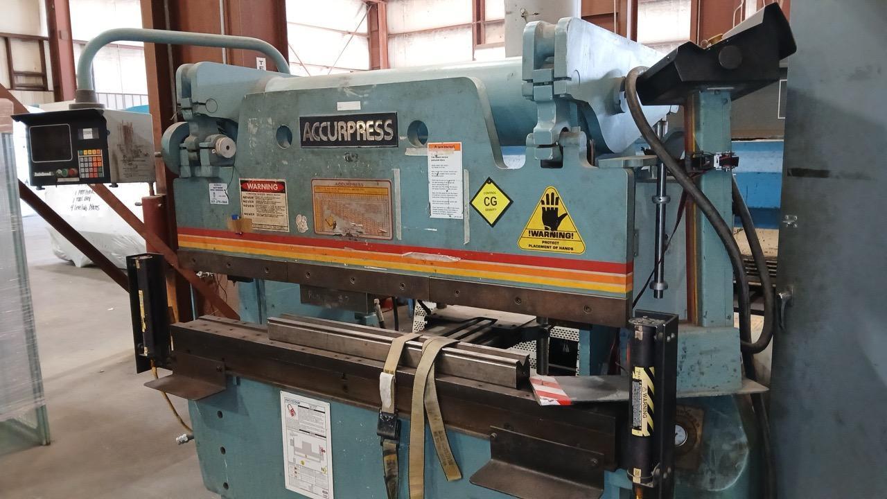 60 Ton x 6′, Accurpress, 7606, Hydraulic Press Brake, 1995 – CNC Backguage, Tooling and Cabinet Included