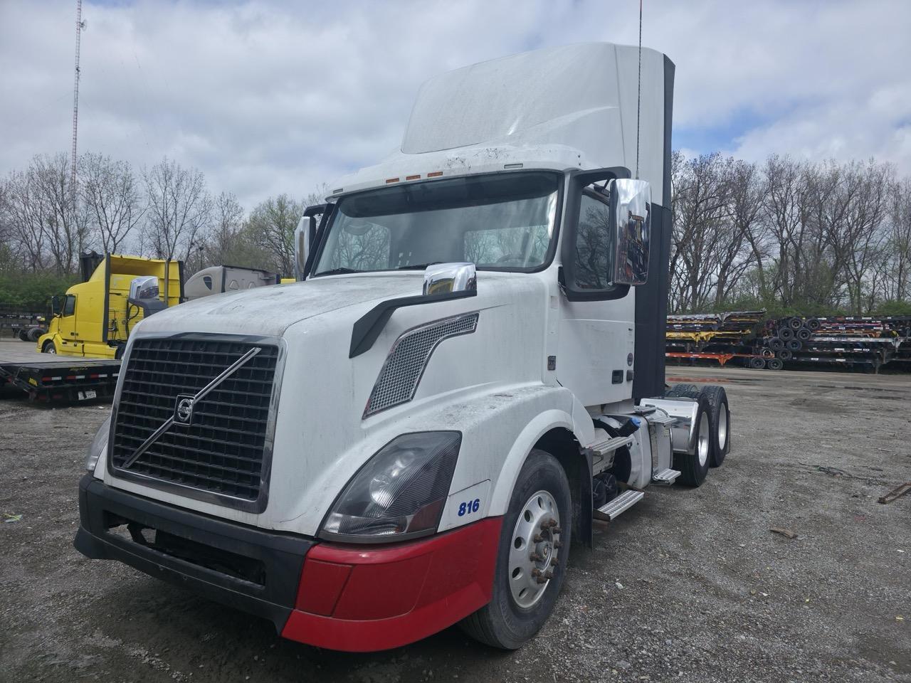 Volvo VNL Day Cab Semi Truck, 2015 – Volvo D13, I-Shift, Air Ride