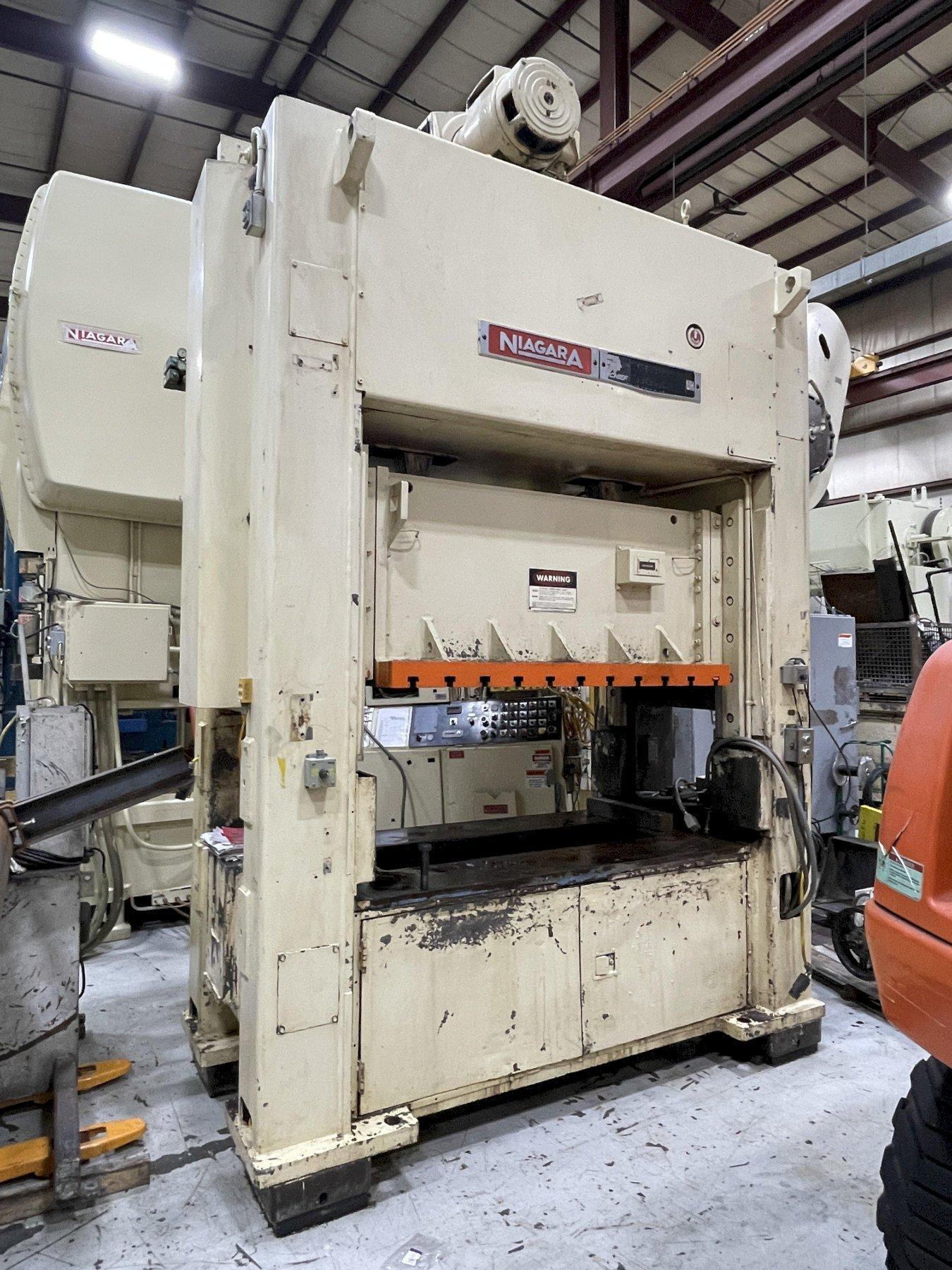 200 ton Niagara SE2-200-72-42 UH, Used Straight Side Mechanical Metal Stamping Press For Sale, Year 1995