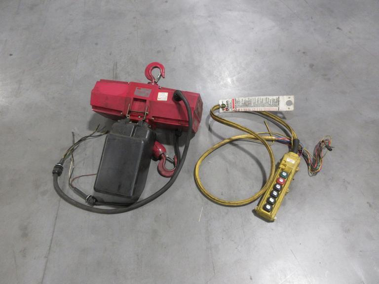 Dayton 1000 LB Electric Chain Hoist, 115V Single Phase- Auction Item