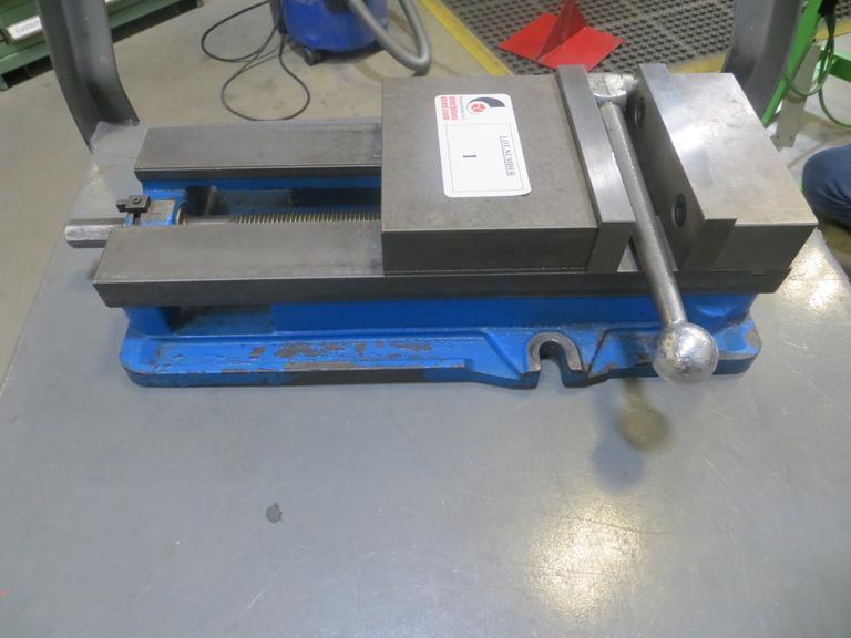 Kurt D-688 6" Vise with Steel Jaws and Handle- Auction Item