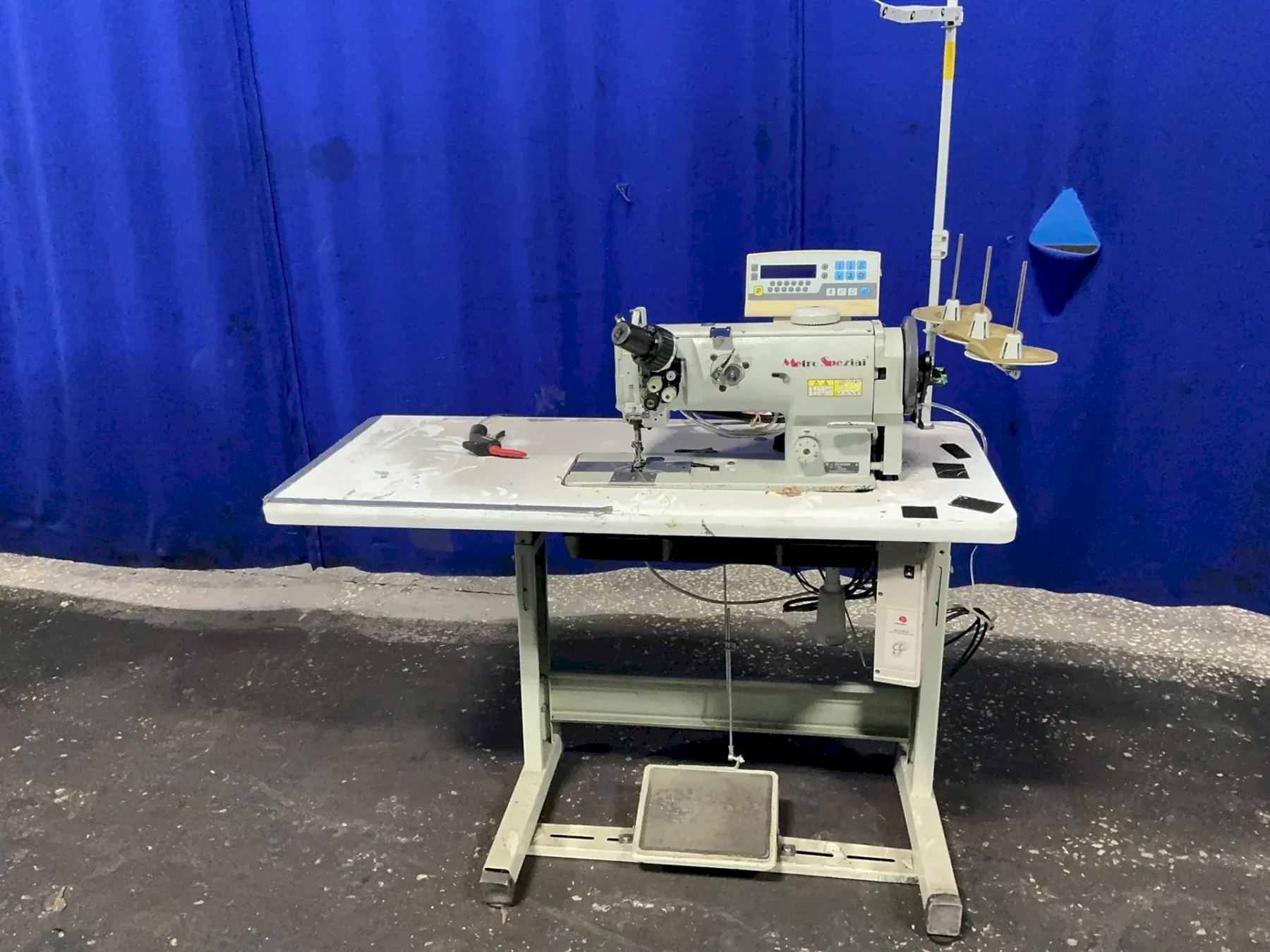 TYPICAL SEWING MACHINE WANPING MACHINERY CO. 10" SEWING MACHINE   -  GC20666