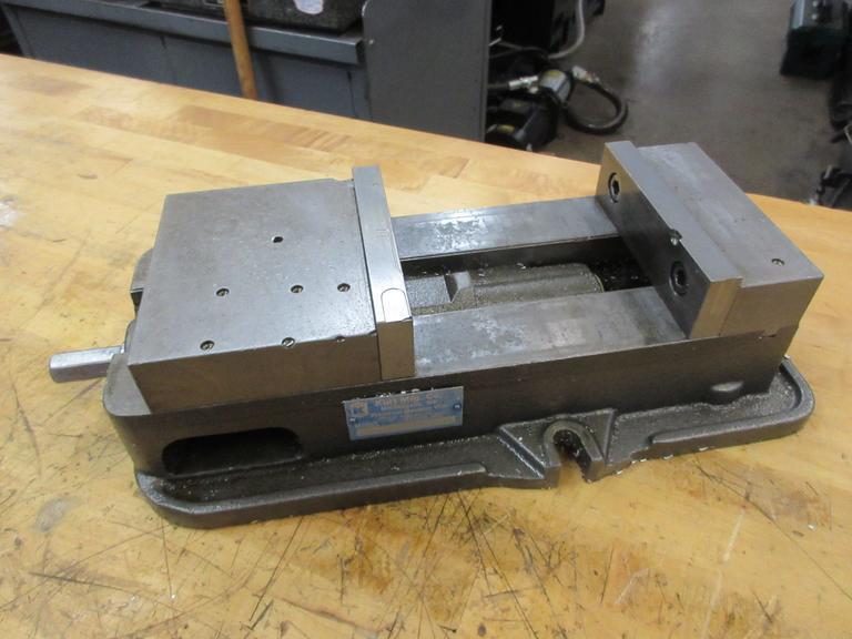 Kurt D675 6" Machine Vise with Hard Jaws *No Handle*- Auction Item