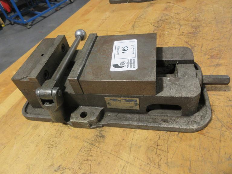 Kurt D-60 6" Machine Vise W/ Jaws & Handle- Auction Item