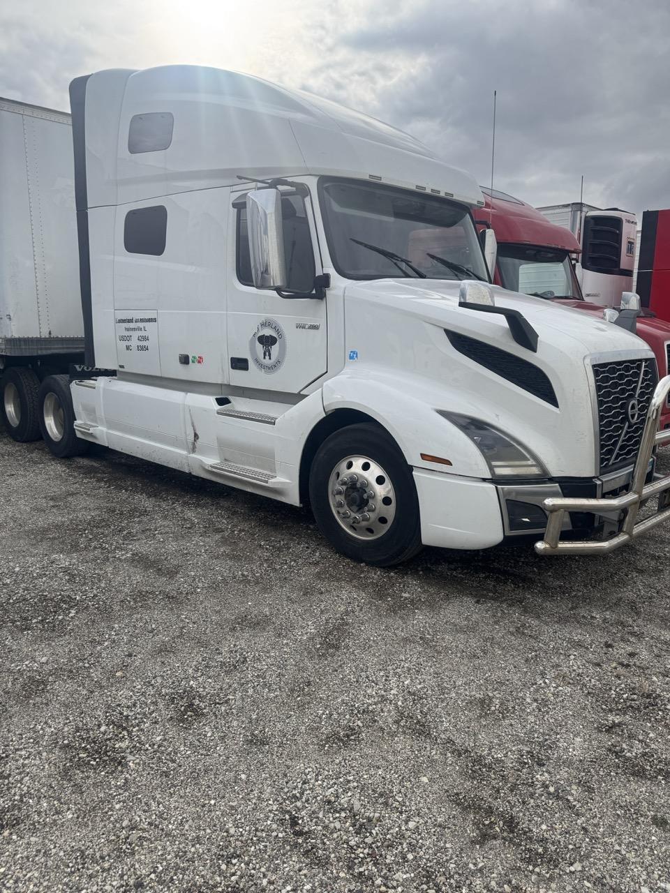 Volvo VNL Sleeper Semi Truck, 2023 – D13 Engine