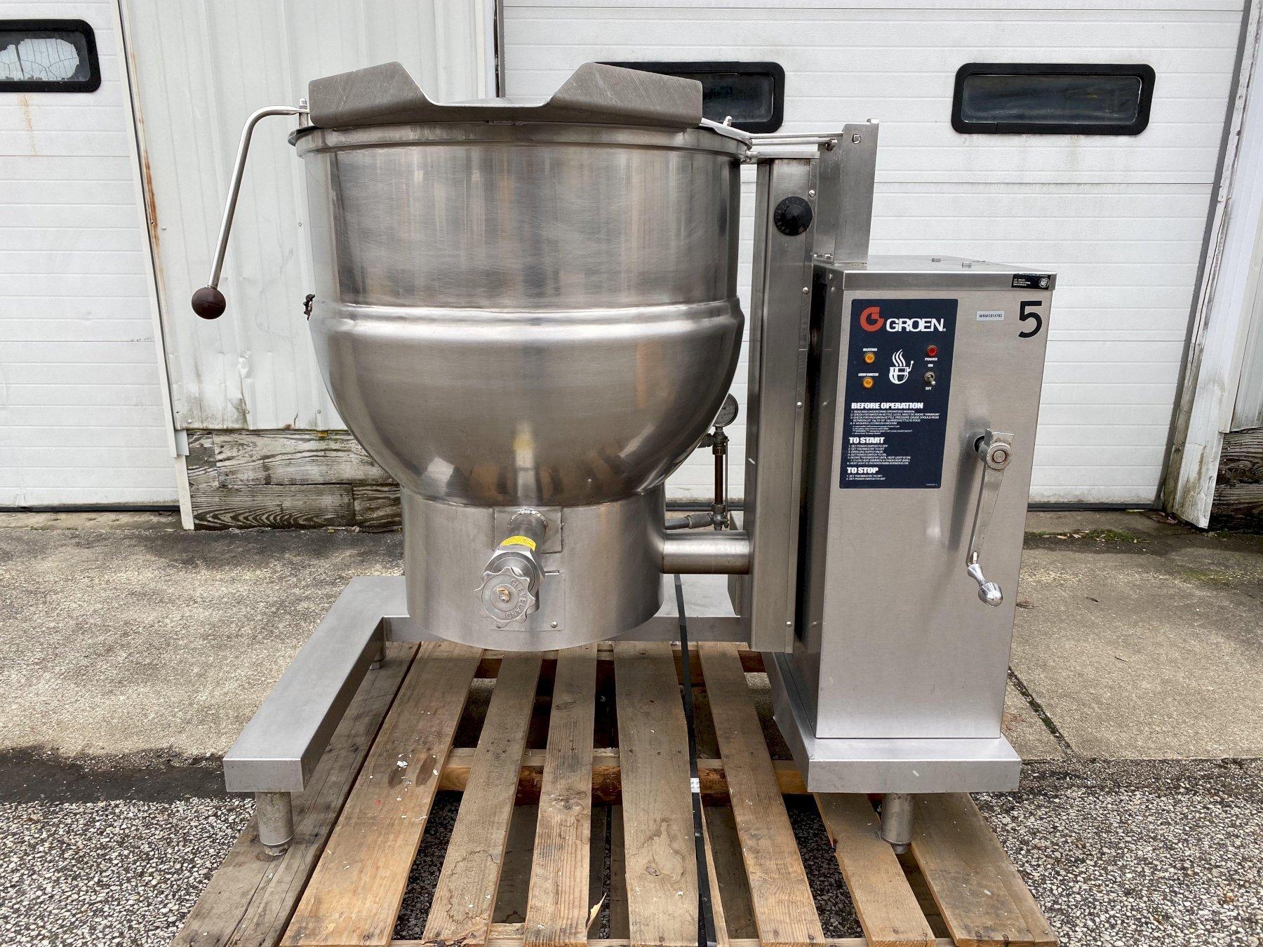 Groen DHT/1-40
 40-Gallon Jacketed Natural Gas Tilting Kettle