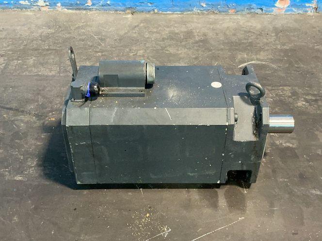 SIEMENS 2000RPM SERVO MOTOR  -  1FT6105-1AC71-4AG1